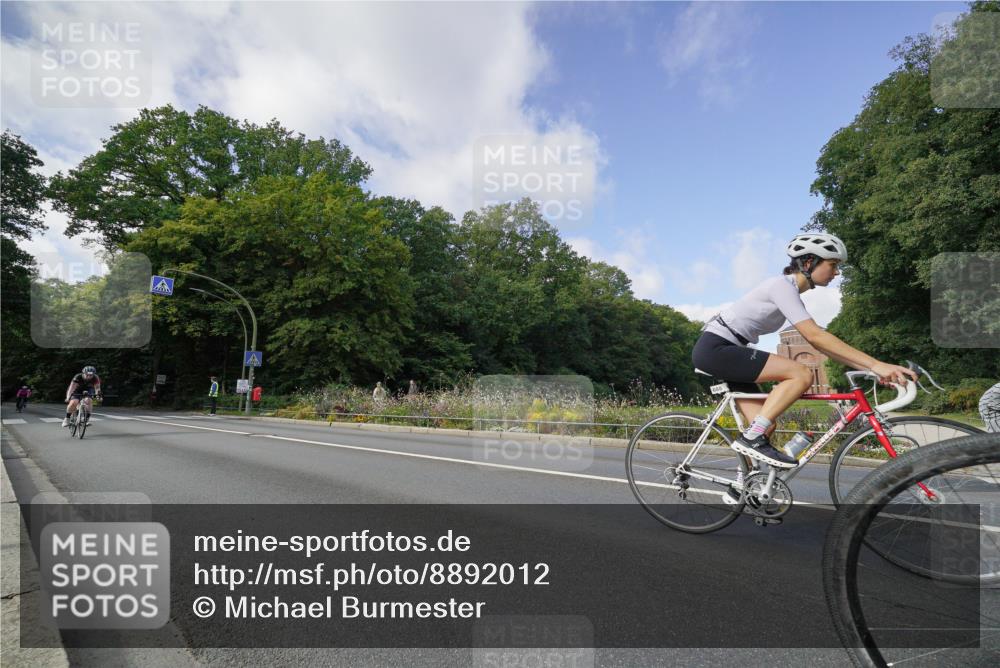 14.09.2025 - Stadtparktriathlon Michael Burmester http://msf.ph/oto/8892012 14.09.2025 10:54:35 Radfahren 629, 667, 671, 688, 732, 749, 823, 880 meine-sportfotos.de