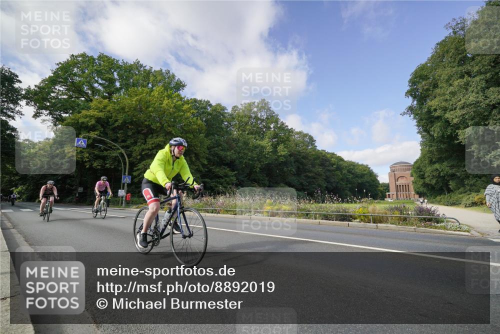 14.09.2025 - Stadtparktriathlon Michael Burmester http://msf.ph/oto/8892019 14.09.2025 10:54:46 Radfahren 627, 636, 671, 702, 728, 732, 736, 749, 787, 790, 825 meine-sportfotos.de