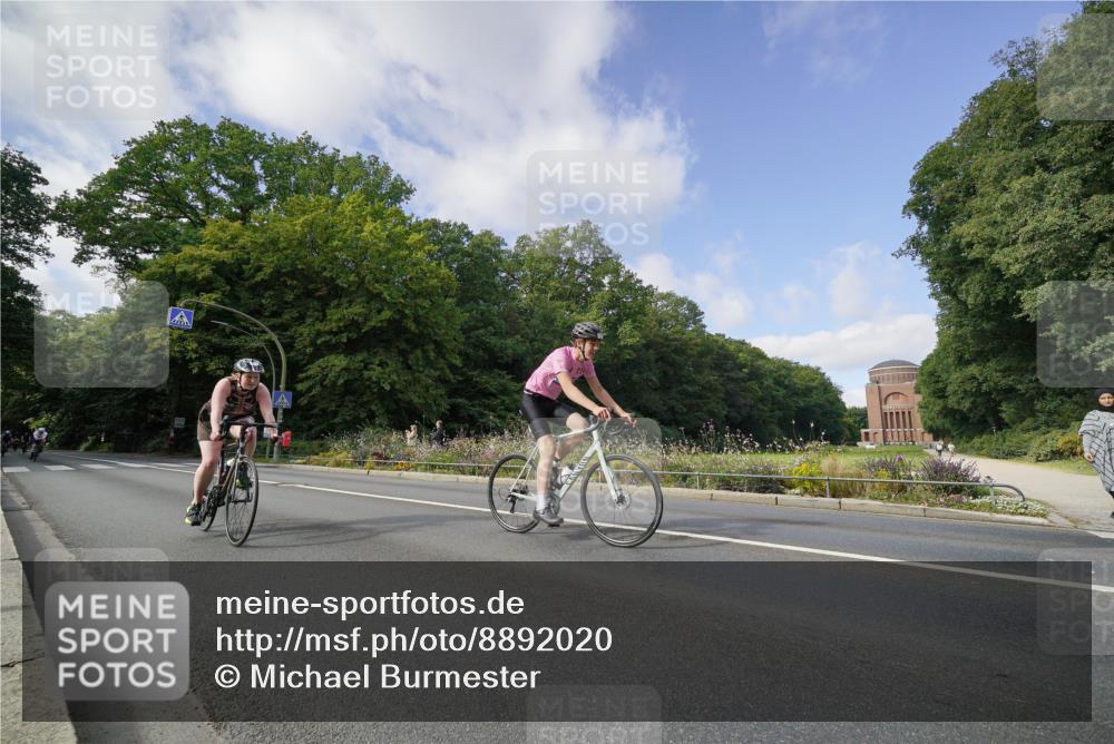 14.09.2025 - Stadtparktriathlon Michael Burmester http://msf.ph/oto/8892020 14.09.2025 10:54:47 Radfahren 627, 636, 702, 728, 732, 736, 780, 787, 790, 825 meine-sportfotos.de