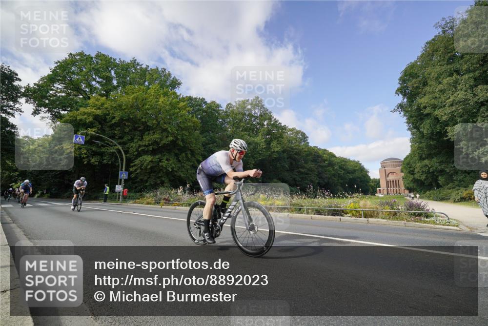 14.09.2025 - Stadtparktriathlon Michael Burmester http://msf.ph/oto/8892023 14.09.2025 10:54:50 Radfahren 627, 636, 687, 700, 702, 704, 728, 736, 780, 787, 790, 825, 901 meine-sportfotos.de