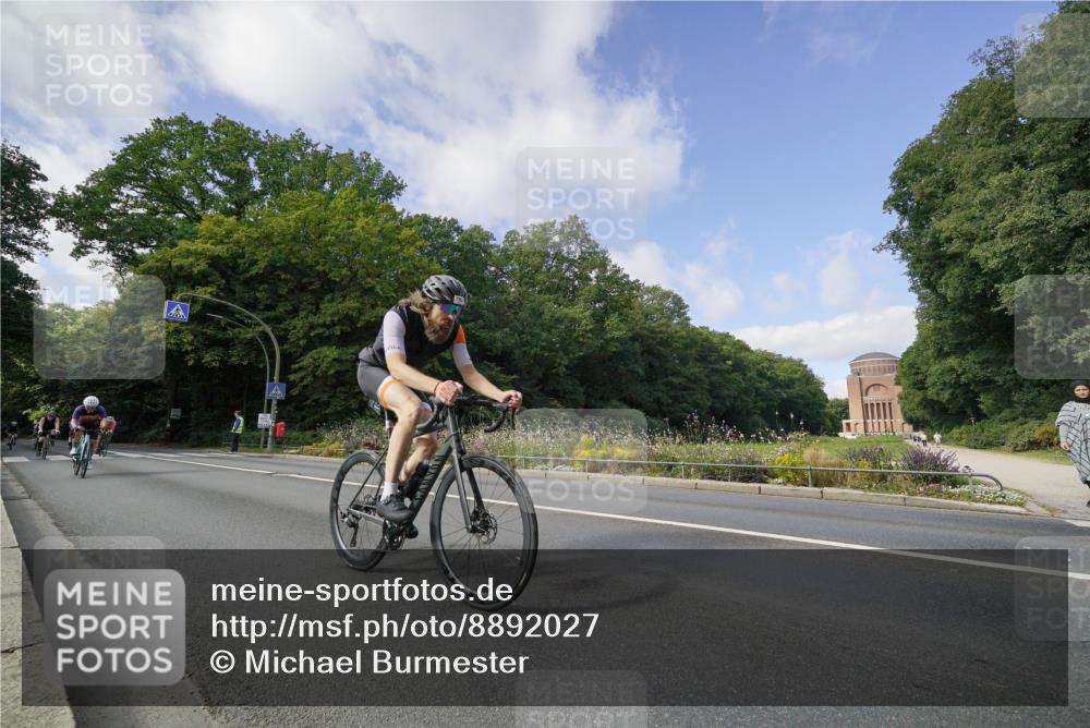 14.09.2025 - Stadtparktriathlon Michael Burmester http://msf.ph/oto/8892027 14.09.2025 10:54:53 Radfahren 636, 687, 700, 702, 704, 728, 736, 780, 786, 787, 790, 825, 901 meine-sportfotos.de