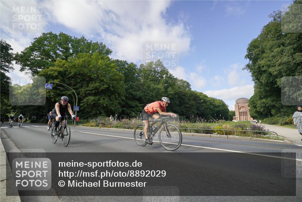 14.09.2025 - Stadtparktriathlon Michael Burmester http://msf.ph/oto/8892029 14.09.2025 10:54:55 Radfahren 636, 687, 700, 704, 728, 780, 786, 787, 790, 825, 901 meine-sportfotos.de