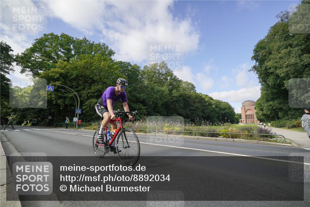 14.09.2025 - Stadtparktriathlon Michael Burmester http://msf.ph/oto/8892034 14.09.2025 10:55:02 Radfahren 686, 687, 700, 704, 769, 786, 901 meine-sportfotos.de