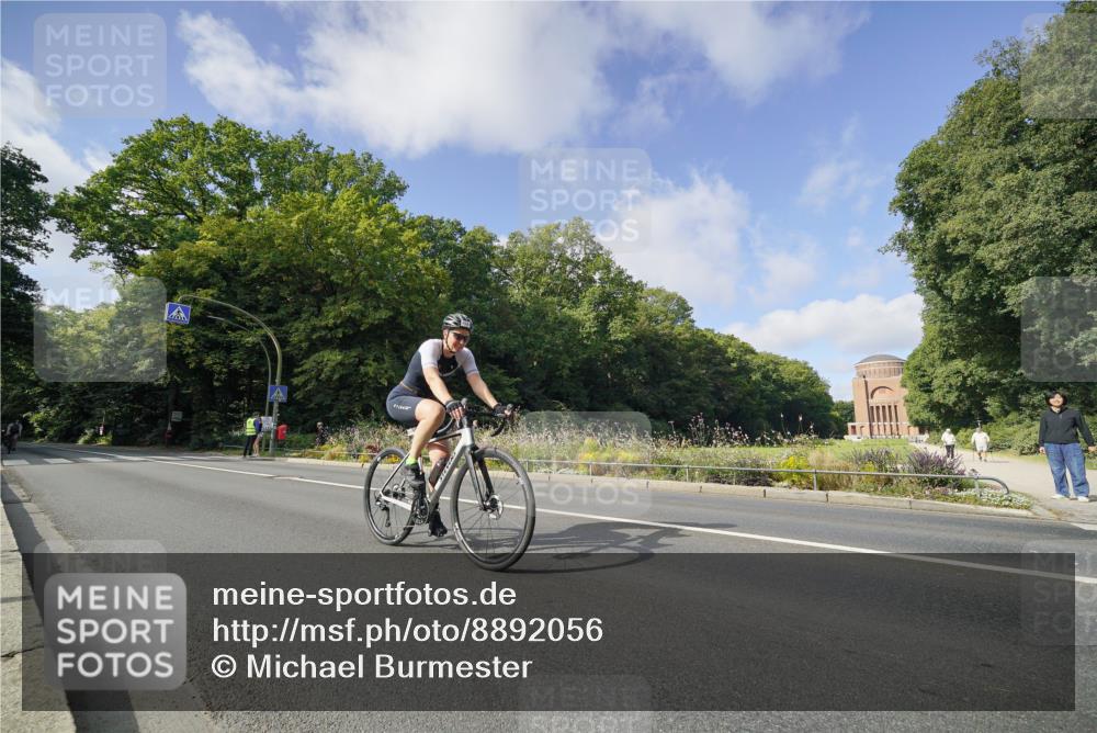 14.09.2025 - Stadtparktriathlon Michael Burmester http://msf.ph/oto/8892056 14.09.2025 10:55:48 Radfahren 650, 765, 792, 801, 851 meine-sportfotos.de