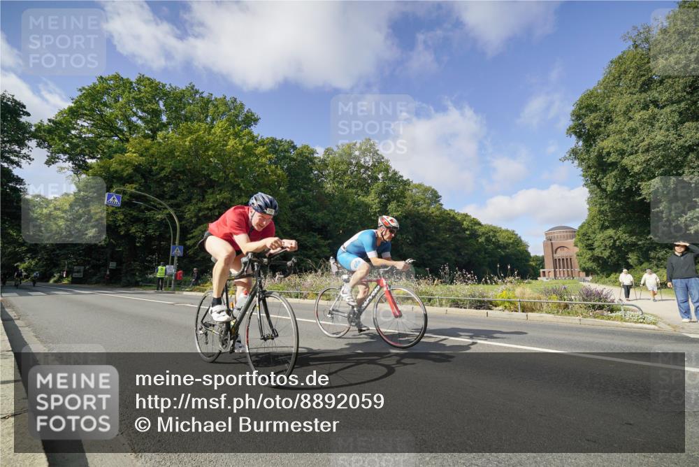 14.09.2025 - Stadtparktriathlon Michael Burmester http://msf.ph/oto/8892059 14.09.2025 10:55:55 Radfahren 647, 740, 765, 792, 818, 851 meine-sportfotos.de