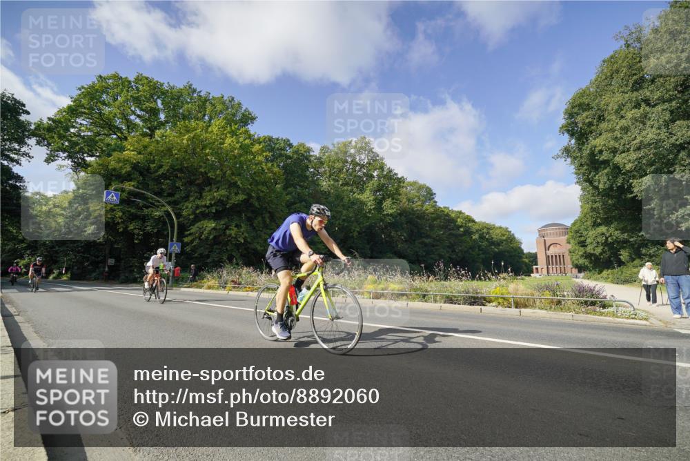 14.09.2025 - Stadtparktriathlon Michael Burmester http://msf.ph/oto/8892060 14.09.2025 10:55:59 Radfahren 647, 679, 740, 792, 818, 831, 851 meine-sportfotos.de