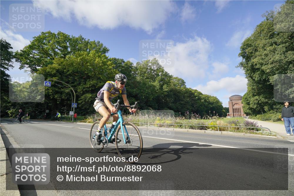 14.09.2025 - Stadtparktriathlon Michael Burmester http://msf.ph/oto/8892068 14.09.2025 10:56:09 Radfahren 679, 781, 831 meine-sportfotos.de