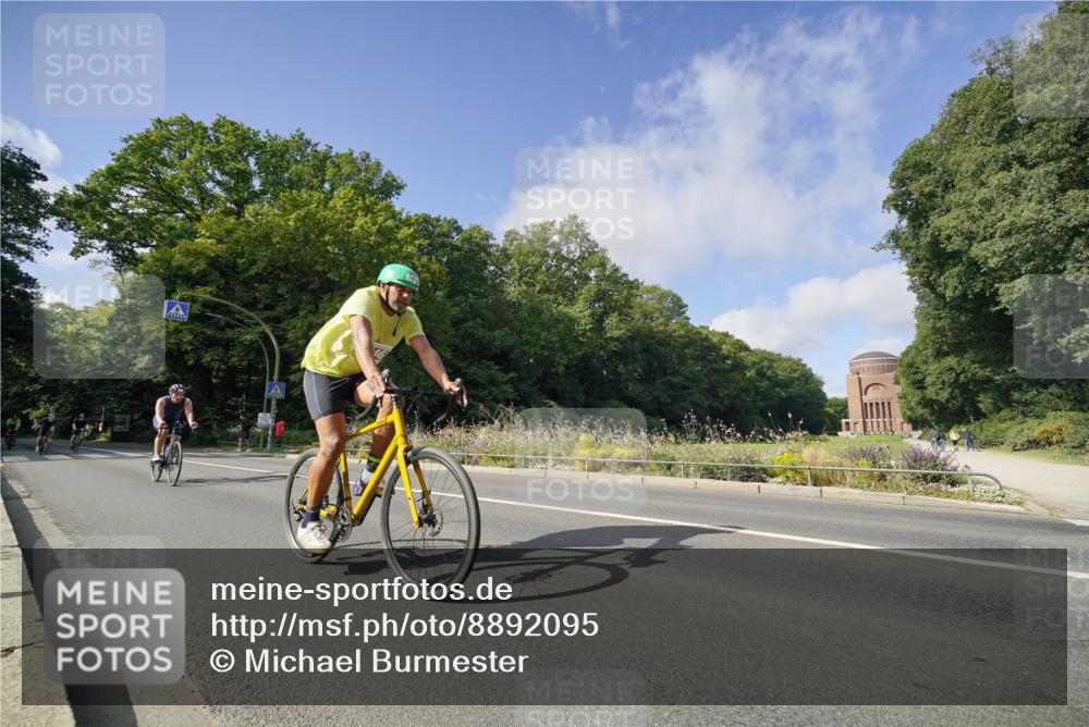 14.09.2025 - Stadtparktriathlon Michael Burmester http://msf.ph/oto/8892095 14.09.2025 10:56:50 Radfahren 697, 746, 755, 764, 767, 771, 776, 783, 796, 807, 811, 817, 914 meine-sportfotos.de