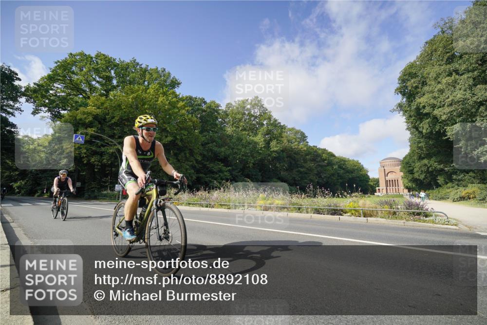 14.09.2025 - Stadtparktriathlon Michael Burmester http://msf.ph/oto/8892108 14.09.2025 10:57:11 Radfahren 626, 754, 782, 850 meine-sportfotos.de