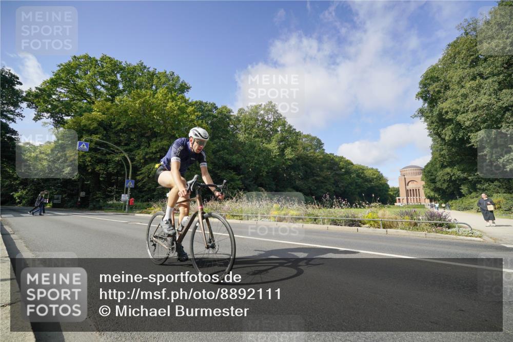 14.09.2025 - Stadtparktriathlon Michael Burmester http://msf.ph/oto/8892111 14.09.2025 10:57:16 Radfahren 626, 754, 850 meine-sportfotos.de