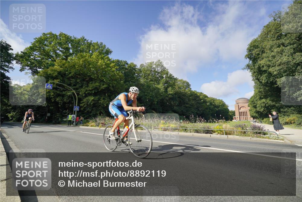 14.09.2025 - Stadtparktriathlon Michael Burmester http://msf.ph/oto/8892119 14.09.2025 10:57:33 Radfahren 638, 744, 753, 777, 827, 833, 867 meine-sportfotos.de