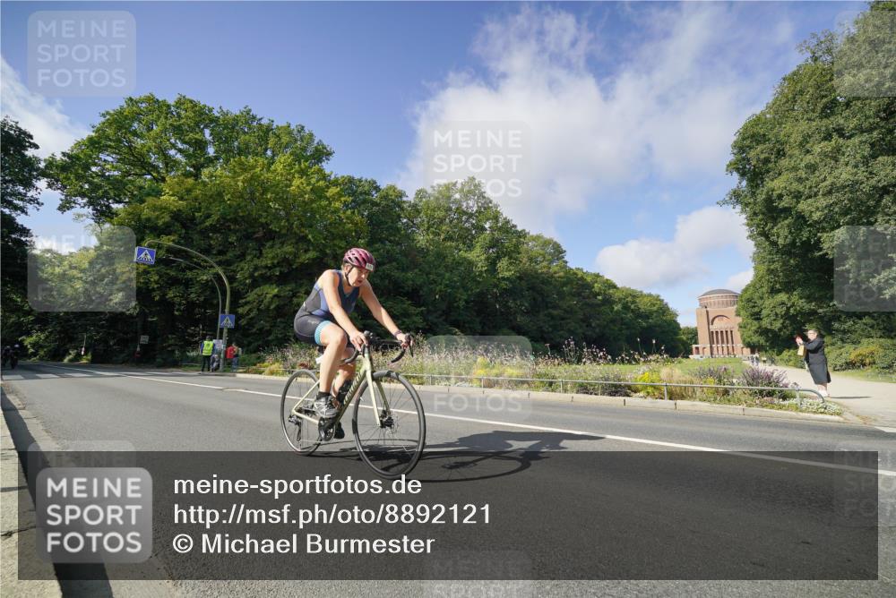 14.09.2025 - Stadtparktriathlon Michael Burmester http://msf.ph/oto/8892121 14.09.2025 10:57:34 Radfahren 638, 744, 777, 827, 833, 867 meine-sportfotos.de