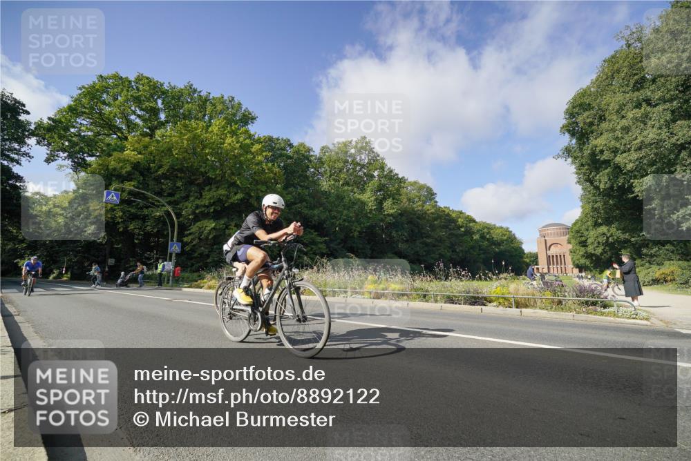 14.09.2025 - Stadtparktriathlon Michael Burmester http://msf.ph/oto/8892122 14.09.2025 10:57:39 Radfahren 638, 744, 777, 833, 867 meine-sportfotos.de
