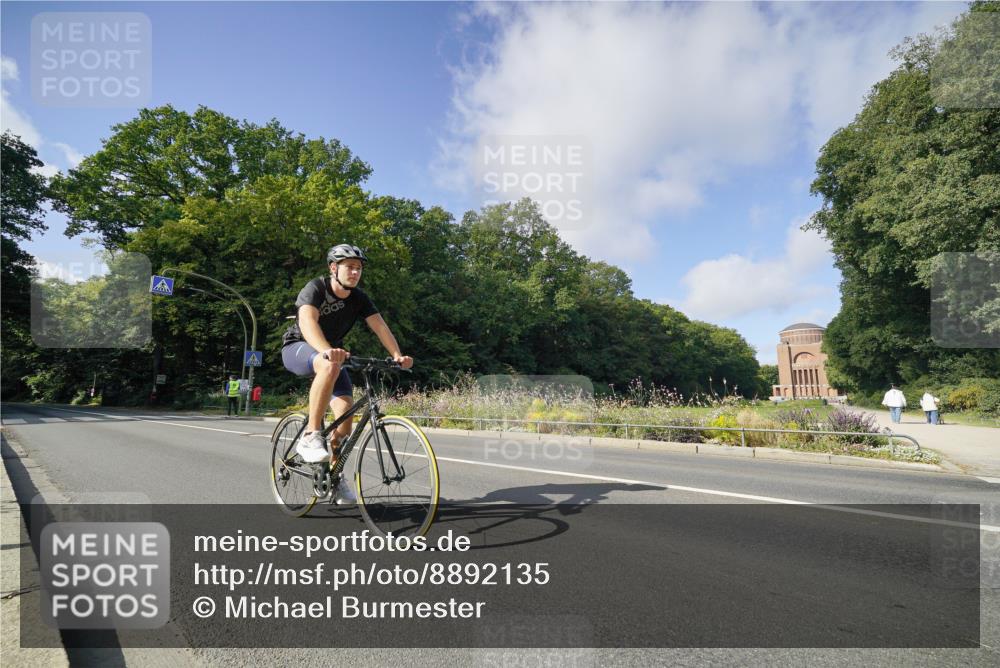14.09.2025 - Stadtparktriathlon Michael Burmester http://msf.ph/oto/8892135 14.09.2025 10:58:08 Radfahren 791, 816, 826 meine-sportfotos.de