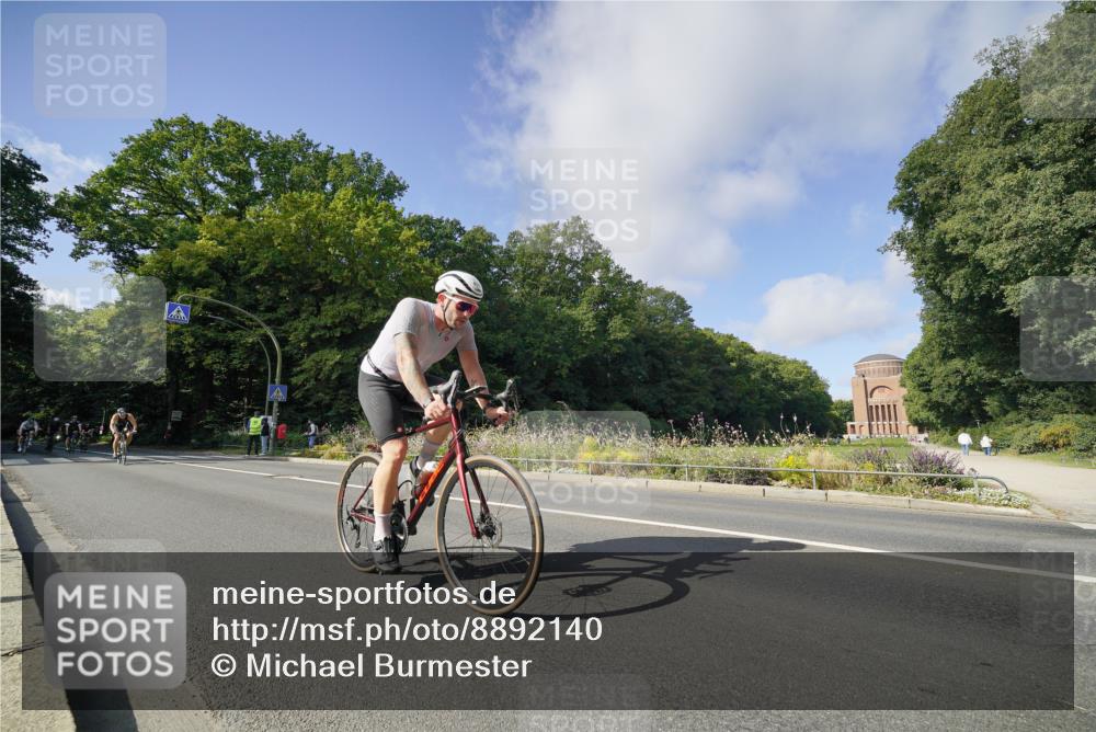 14.09.2025 - Stadtparktriathlon Michael Burmester http://msf.ph/oto/8892140 14.09.2025 10:58:24 Radfahren 692, 820, 835, 846, 848, 852, 859, 861, 872, 898, 919 meine-sportfotos.de