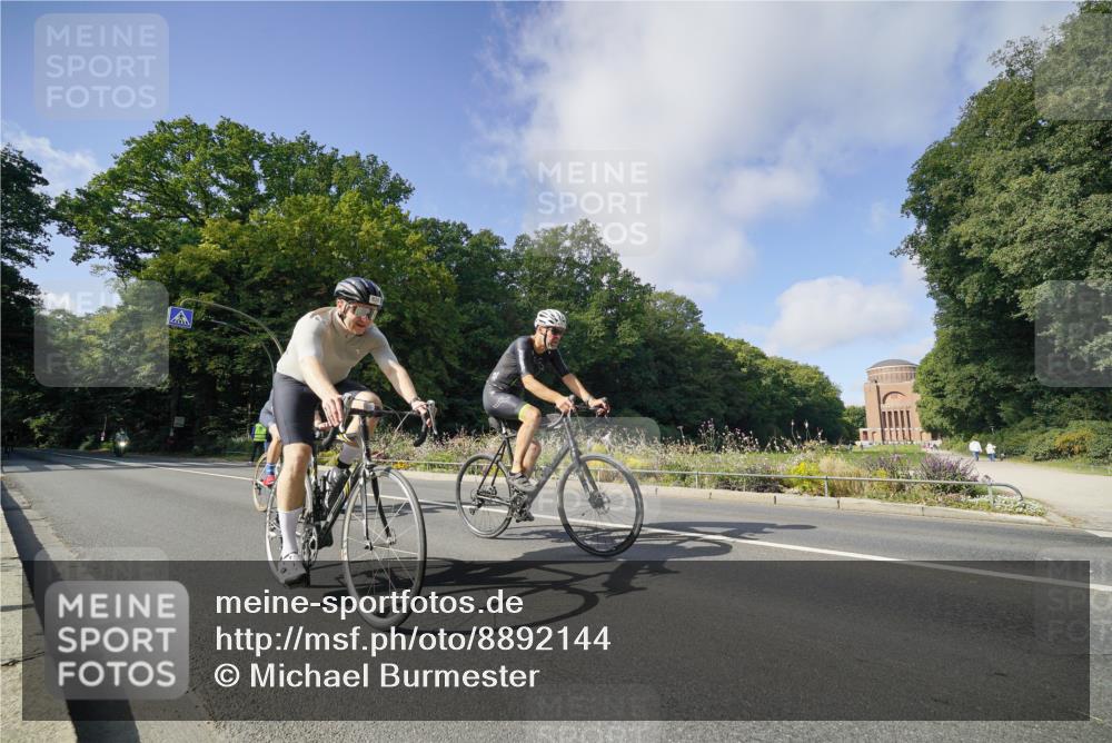 14.09.2025 - Stadtparktriathlon Michael Burmester http://msf.ph/oto/8892144 14.09.2025 10:58:28 Radfahren 820, 821, 835, 846, 848, 852, 859, 861, 872, 898, 919 meine-sportfotos.de