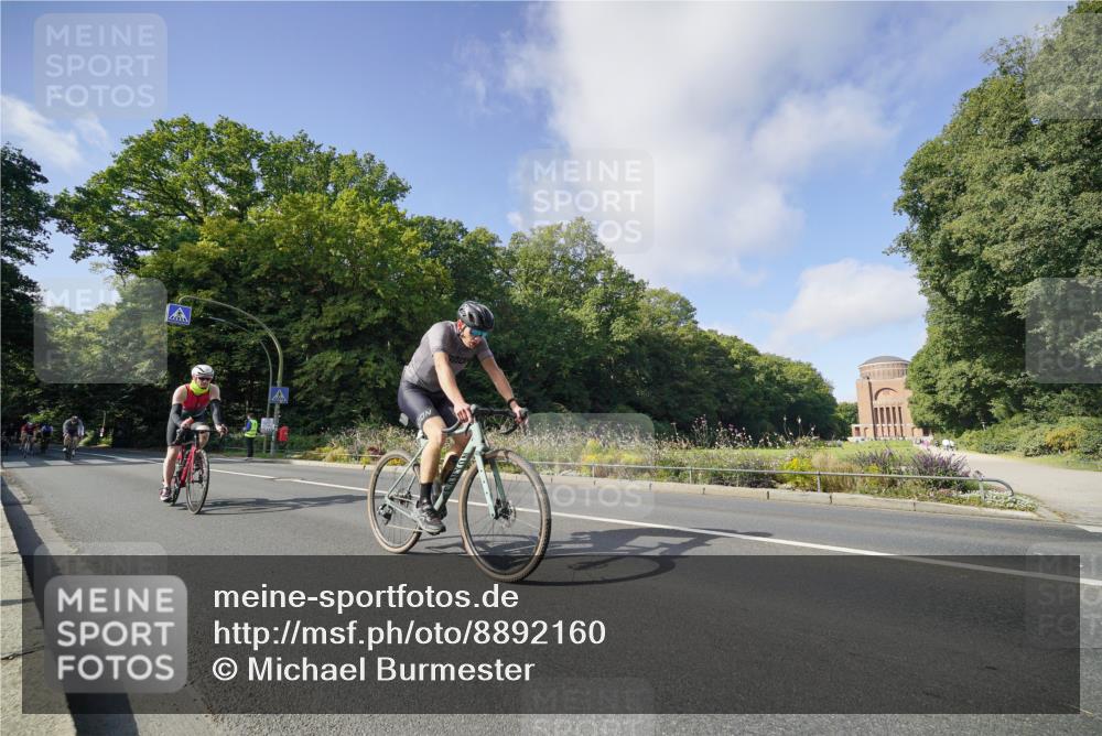 14.09.2025 - Stadtparktriathlon Michael Burmester http://msf.ph/oto/8892160 14.09.2025 10:58:59 Radfahren 712, 727, 739, 743, 750, 759, 799, 804, 862, 873, 882, 917 meine-sportfotos.de