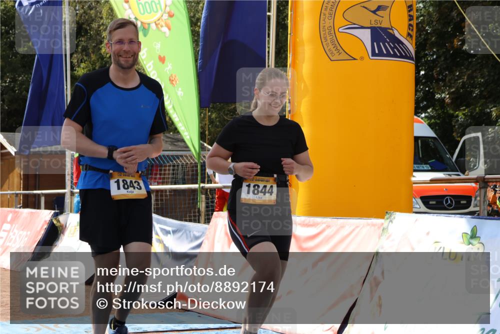 14.09.2025 - Airport Race Strokosch-Dieckow http://msf.ph/oto/8892174 14.09.2025 13:26:09 Ziel 1843, 1844 meine-sportfotos.de