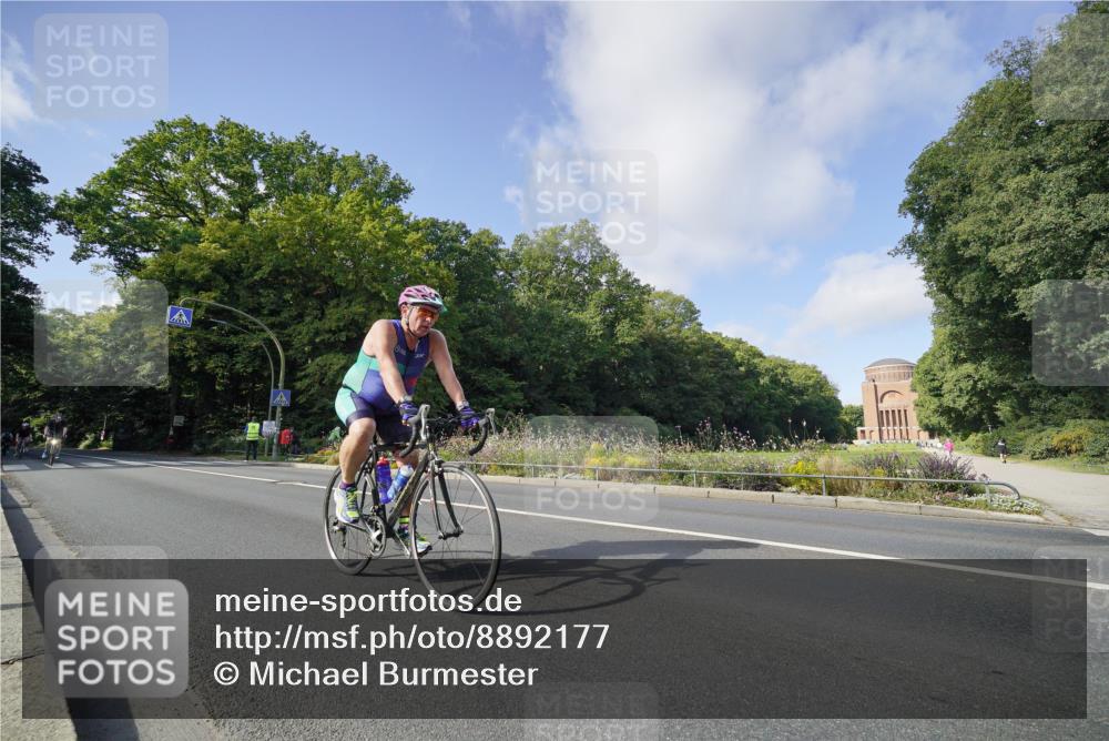 14.09.2025 - Stadtparktriathlon Michael Burmester http://msf.ph/oto/8892177 14.09.2025 10:59:18 Radfahren 683, 748, 752, 775, 800, 813, 886, 889 meine-sportfotos.de