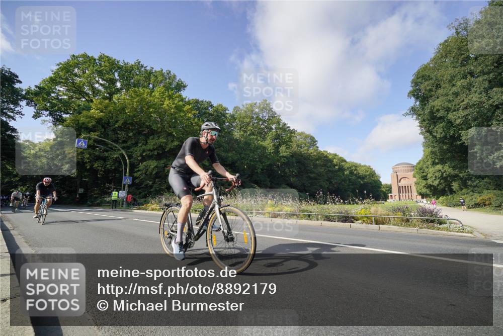14.09.2025 - Stadtparktriathlon Michael Burmester http://msf.ph/oto/8892179 14.09.2025 10:59:21 Radfahren 748, 752, 775, 800, 813, 886, 889 meine-sportfotos.de