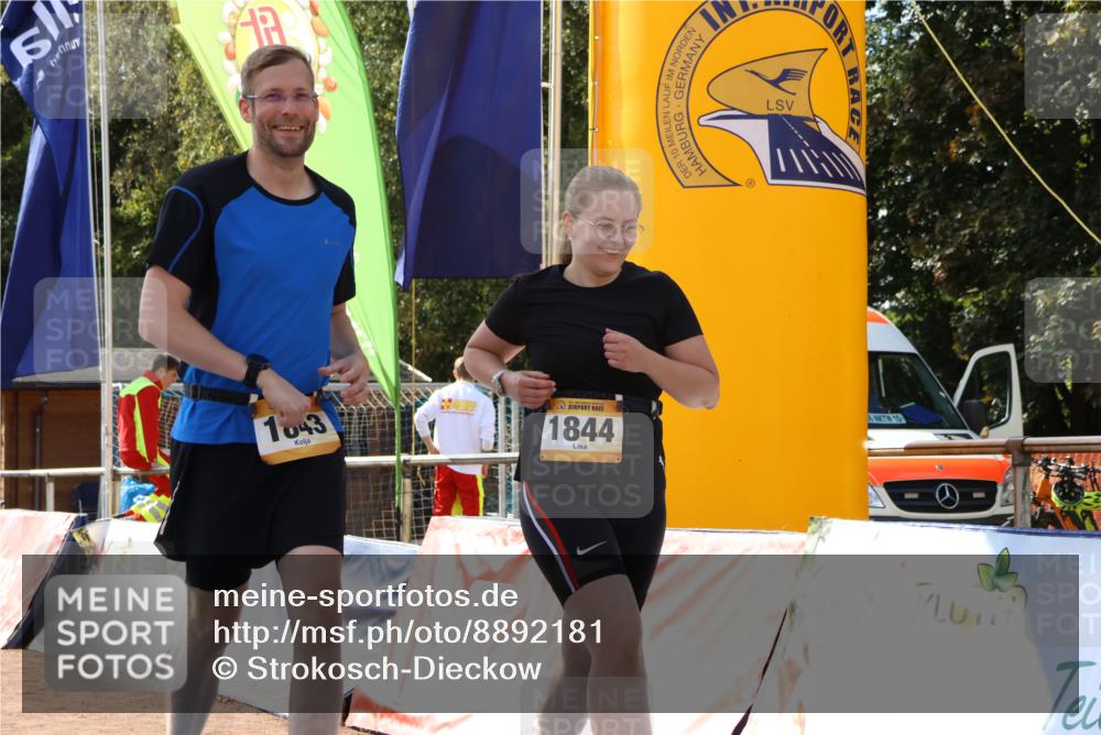 14.09.2025 - Airport Race Strokosch-Dieckow http://msf.ph/oto/8892181 14.09.2025 13:26:09 Ziel 1843, 1844 meine-sportfotos.de