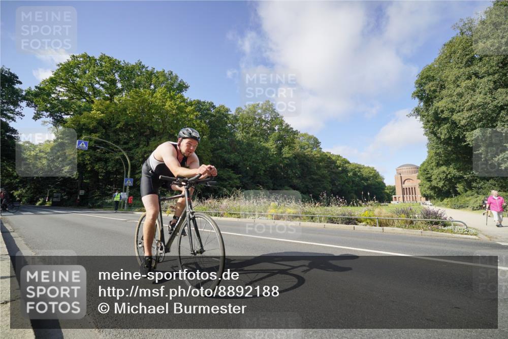 14.09.2025 - Stadtparktriathlon Michael Burmester http://msf.ph/oto/8892188 14.09.2025 10:59:38 Radfahren 698, 785 meine-sportfotos.de