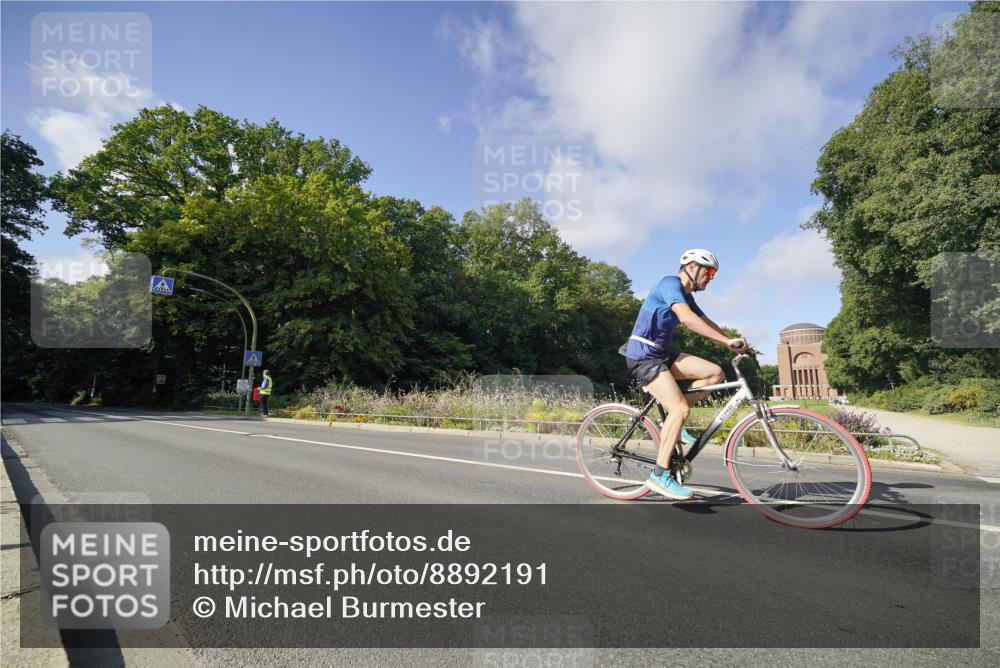 14.09.2025 - Stadtparktriathlon Michael Burmester http://msf.ph/oto/8892191 14.09.2025 10:59:50 Radfahren 621, 893 meine-sportfotos.de