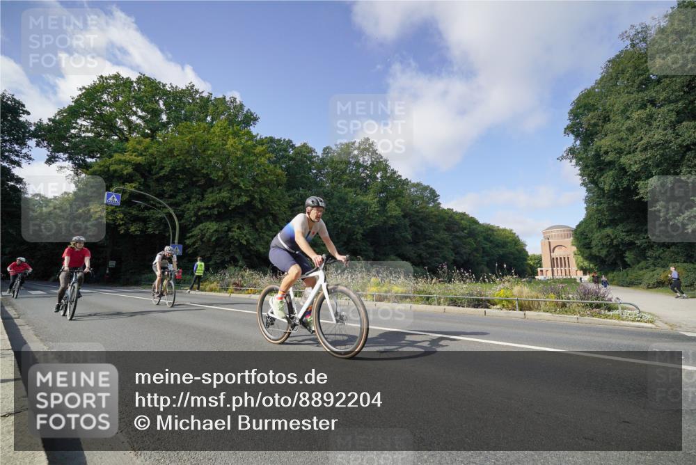 14.09.2025 - Stadtparktriathlon Michael Burmester http://msf.ph/oto/8892204 14.09.2025 11:00:33 Radfahren 600, 601, 643, 829, 838, 871, 878, 915, 921 meine-sportfotos.de