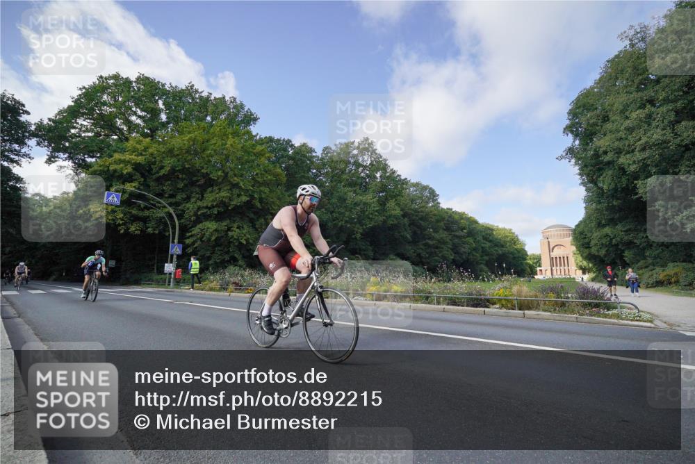 14.09.2025 - Stadtparktriathlon Michael Burmester http://msf.ph/oto/8892215 14.09.2025 11:00:43 Radfahren 600, 643, 716, 724, 730, 735, 793, 838, 865, 870, 918, 921 meine-sportfotos.de