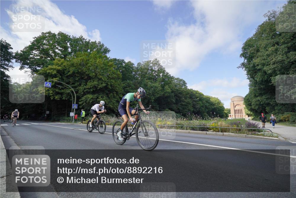 14.09.2025 - Stadtparktriathlon Michael Burmester http://msf.ph/oto/8892216 14.09.2025 11:00:44 Radfahren 643, 716, 724, 730, 735, 793, 805, 838, 865, 870, 918, 921 meine-sportfotos.de