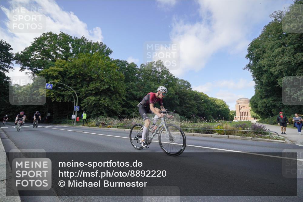 14.09.2025 - Stadtparktriathlon Michael Burmester http://msf.ph/oto/8892220 14.09.2025 11:00:48 Radfahren 716, 724, 730, 735, 793, 805, 865, 870, 918 meine-sportfotos.de
