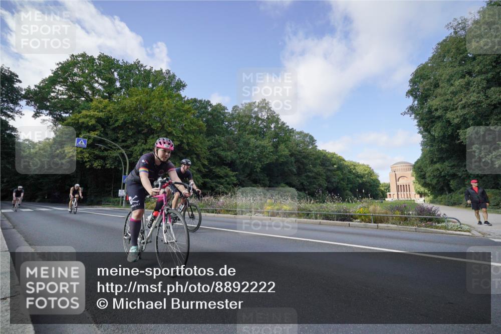 14.09.2025 - Stadtparktriathlon Michael Burmester http://msf.ph/oto/8892222 14.09.2025 11:00:49 Radfahren 716, 724, 730, 735, 793, 805, 865, 870, 918 meine-sportfotos.de
