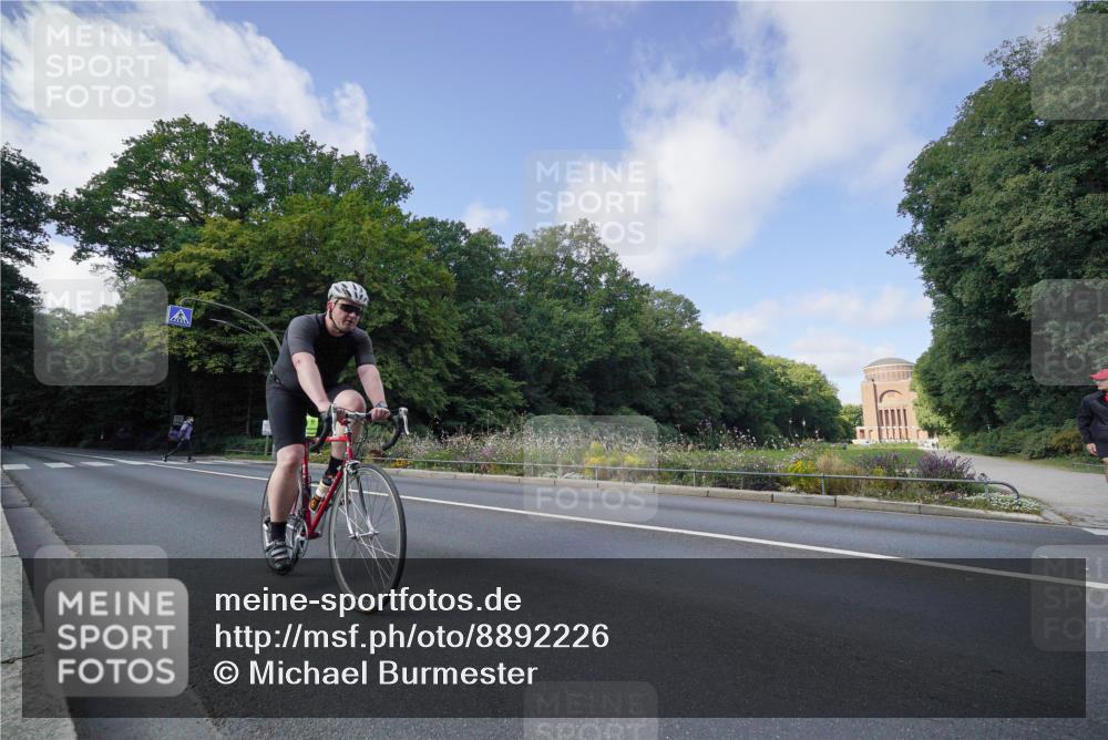 14.09.2025 - Stadtparktriathlon Michael Burmester http://msf.ph/oto/8892226 14.09.2025 11:00:52 Radfahren 716, 724, 735, 805, 865, 892, 918 meine-sportfotos.de