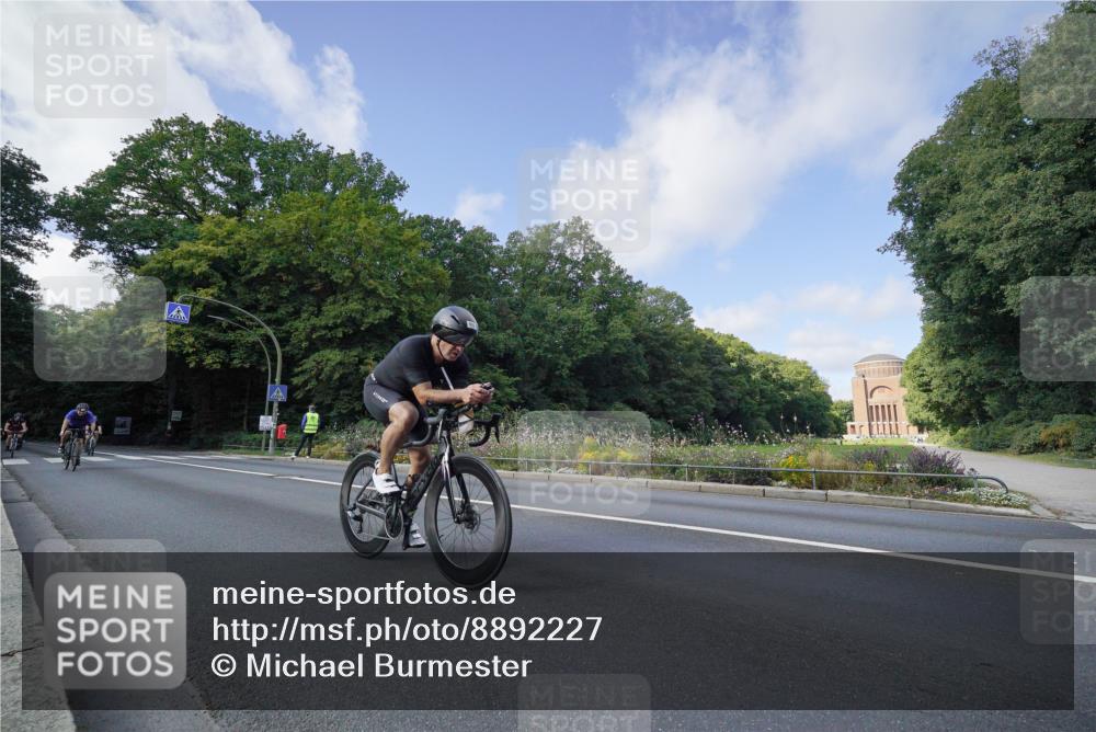 14.09.2025 - Stadtparktriathlon Michael Burmester http://msf.ph/oto/8892227 14.09.2025 11:01:00 Radfahren 797, 825, 843, 892, 895 meine-sportfotos.de