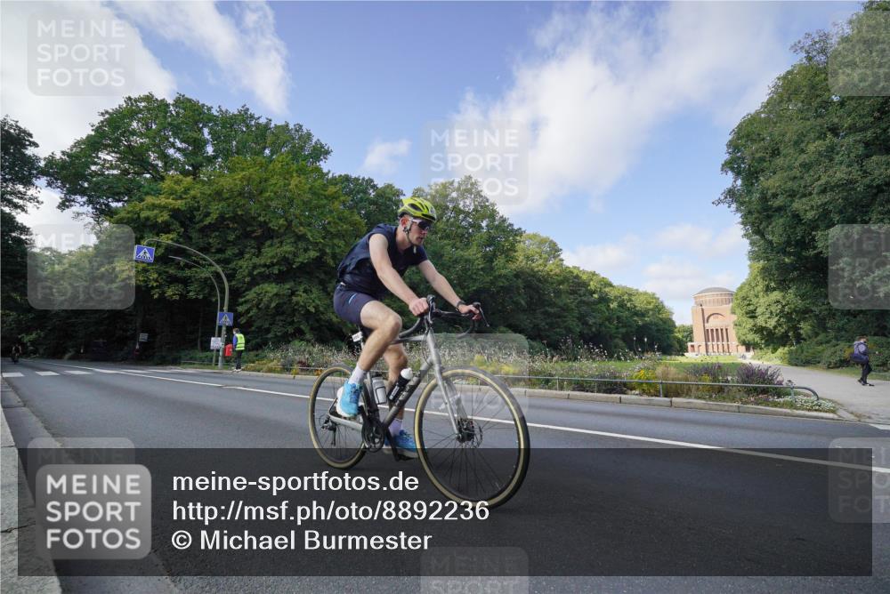 14.09.2025 - Stadtparktriathlon Michael Burmester http://msf.ph/oto/8892236 14.09.2025 11:01:11 Radfahren 749, 758, 806, 825, 902 meine-sportfotos.de