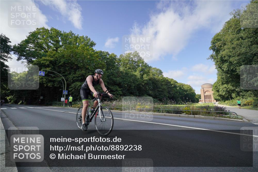 14.09.2025 - Stadtparktriathlon Michael Burmester http://msf.ph/oto/8892238 14.09.2025 11:01:18 Radfahren 749, 766, 808, 876, 902 meine-sportfotos.de