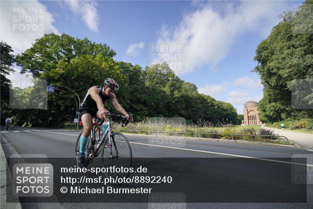 14.09.2025 - Stadtparktriathlon Michael Burmester http://msf.ph/oto/8892240 14.09.2025 11:01:23 Radfahren 749, 766, 808, 847, 876, 902 meine-sportfotos.de