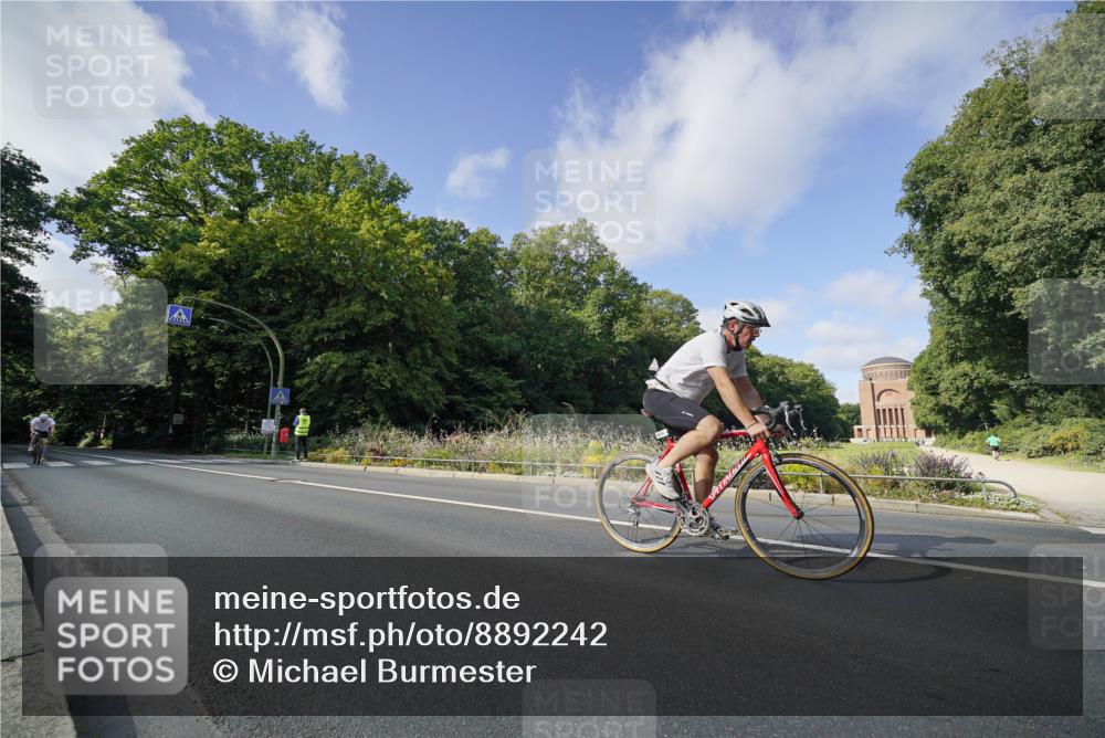 14.09.2025 - Stadtparktriathlon Michael Burmester http://msf.ph/oto/8892242 14.09.2025 11:01:23 Radfahren 749, 766, 808, 847, 876, 902 meine-sportfotos.de
