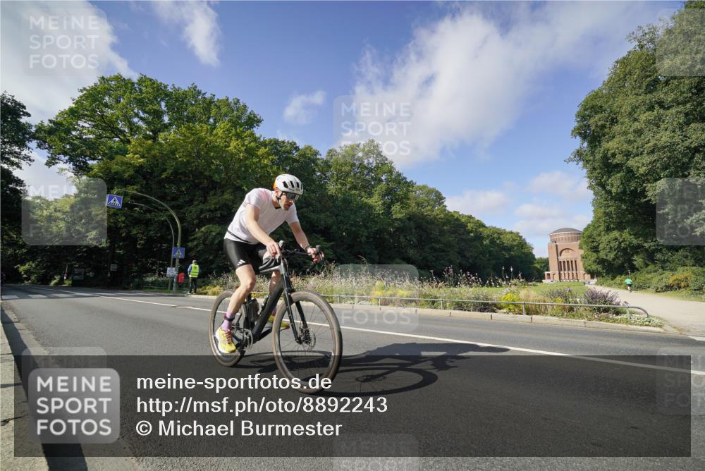 14.09.2025 - Stadtparktriathlon Michael Burmester http://msf.ph/oto/8892243 14.09.2025 11:01:26 Radfahren 728, 766, 772, 808, 847, 876 meine-sportfotos.de