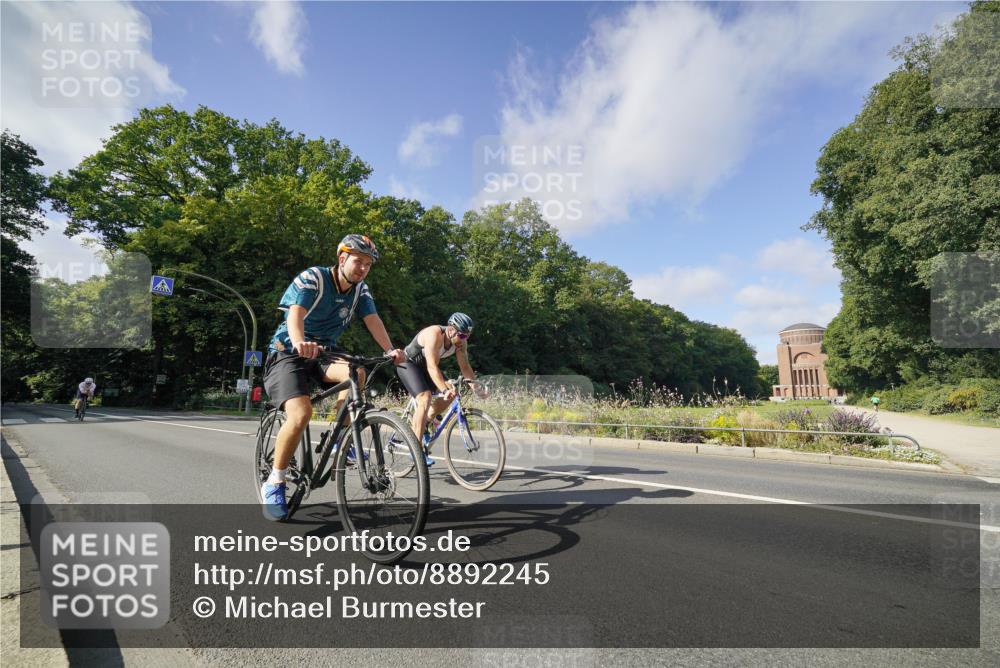 14.09.2025 - Stadtparktriathlon Michael Burmester http://msf.ph/oto/8892245 14.09.2025 11:01:32 Radfahren 728, 769, 772, 847, 901 meine-sportfotos.de