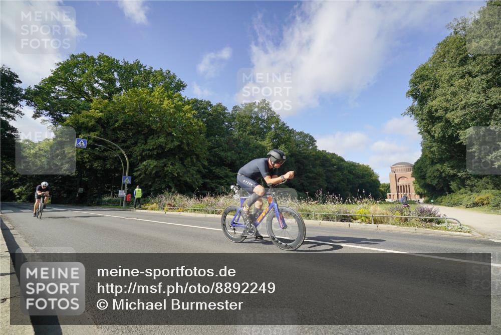 14.09.2025 - Stadtparktriathlon Michael Burmester http://msf.ph/oto/8892249 14.09.2025 11:01:40 Radfahren 728, 769, 880, 901 meine-sportfotos.de