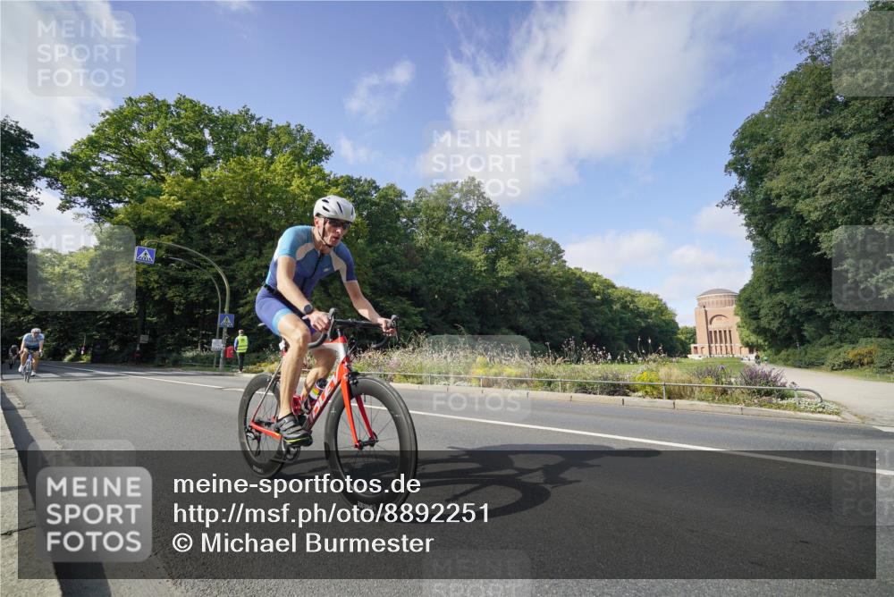 14.09.2025 - Stadtparktriathlon Michael Burmester http://msf.ph/oto/8892251 14.09.2025 11:01:49 Radfahren 663, 770, 787, 815, 823 meine-sportfotos.de