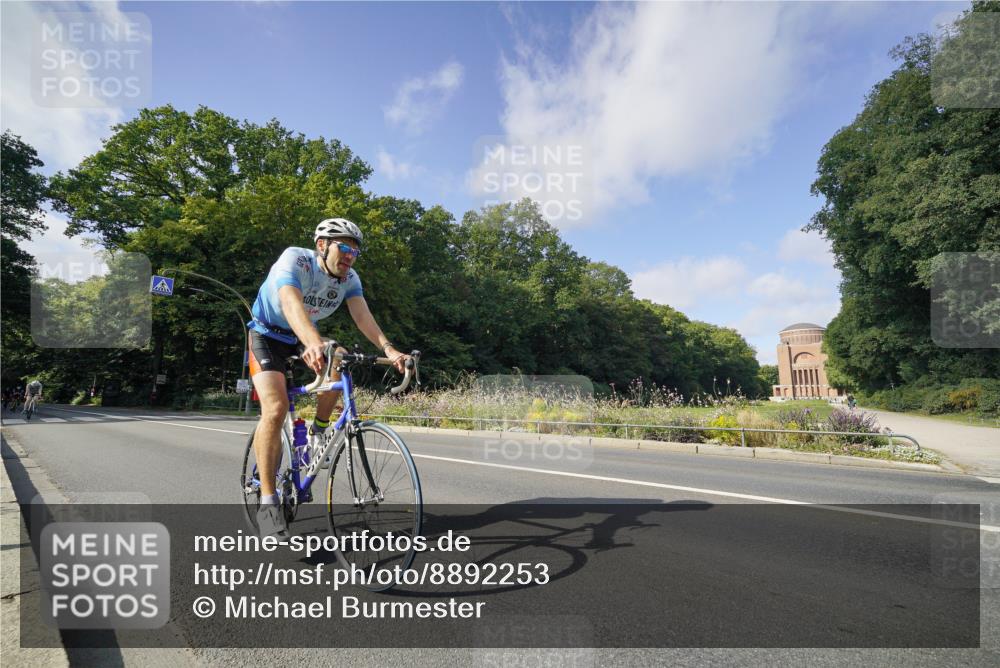 14.09.2025 - Stadtparktriathlon Michael Burmester http://msf.ph/oto/8892253 14.09.2025 11:01:51 Radfahren 663, 770, 787, 815, 823, 854 meine-sportfotos.de