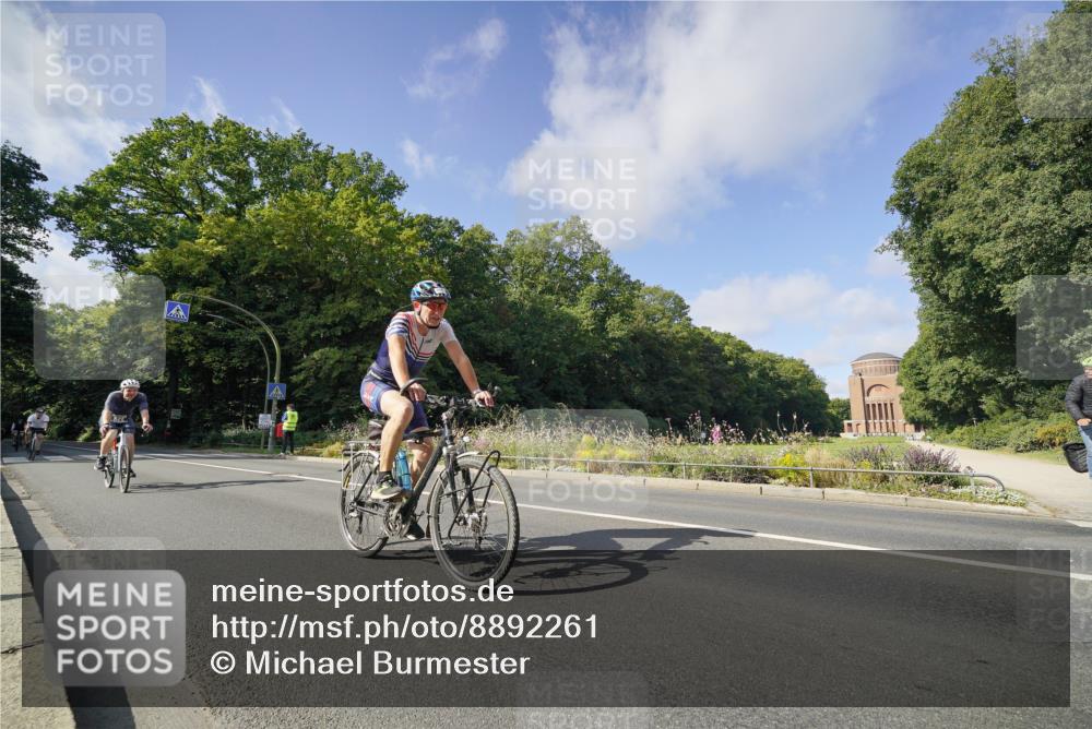 14.09.2025 - Stadtparktriathlon Michael Burmester http://msf.ph/oto/8892261 14.09.2025 11:02:03 Radfahren 736, 779, 780, 790, 822, 842, 854, 868, 875, 900 meine-sportfotos.de