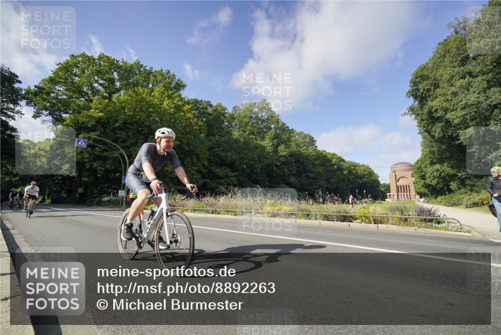 14.09.2025 - Stadtparktriathlon Michael Burmester http://msf.ph/oto/8892263 14.09.2025 11:02:04 Radfahren 736, 779, 780, 790, 822, 842, 854, 868, 875, 900 meine-sportfotos.de