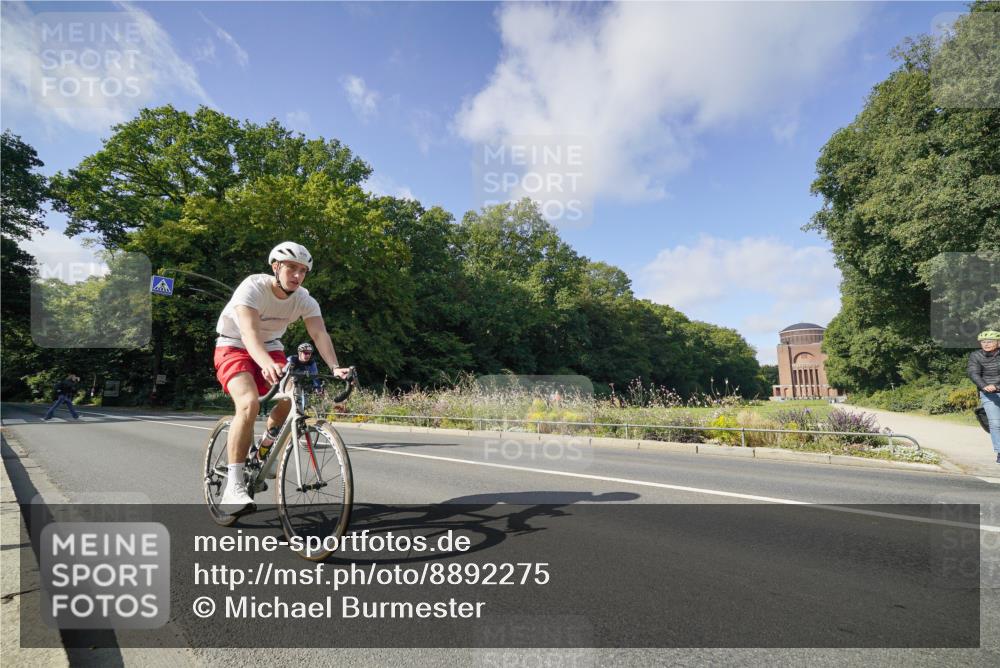14.09.2025 - Stadtparktriathlon Michael Burmester http://msf.ph/oto/8892275 14.09.2025 11:02:26 Radfahren 761, 890, 916 meine-sportfotos.de