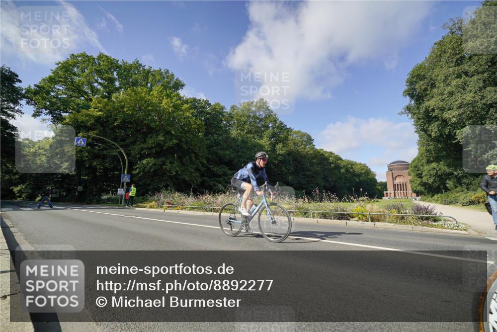 14.09.2025 - Stadtparktriathlon Michael Burmester http://msf.ph/oto/8892277 14.09.2025 11:02:26 Radfahren 761, 890, 916 meine-sportfotos.de