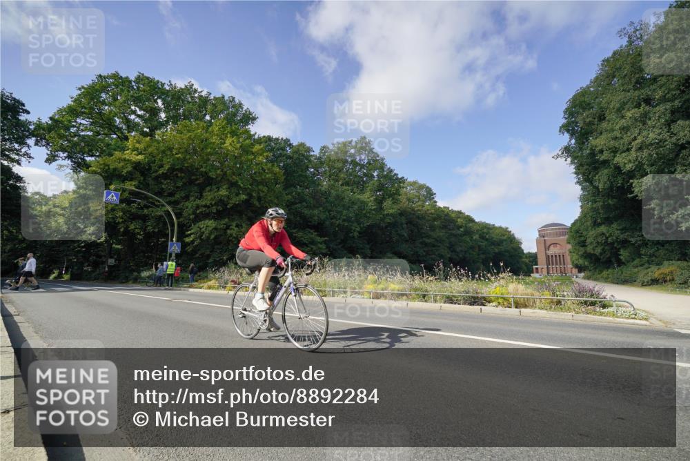 14.09.2025 - Stadtparktriathlon Michael Burmester http://msf.ph/oto/8892284 14.09.2025 11:02:59 Radfahren 631, 762, 786, 831 meine-sportfotos.de