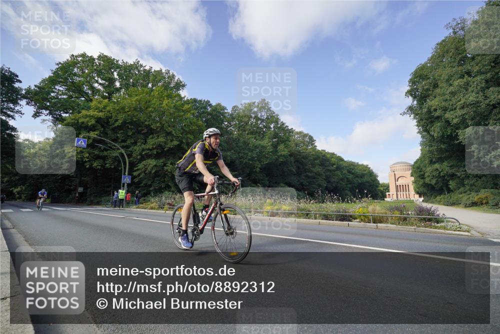 14.09.2025 - Stadtparktriathlon Michael Burmester http://msf.ph/oto/8892312 14.09.2025 11:04:00 Radfahren 721, 753, 801, 911, 914 meine-sportfotos.de