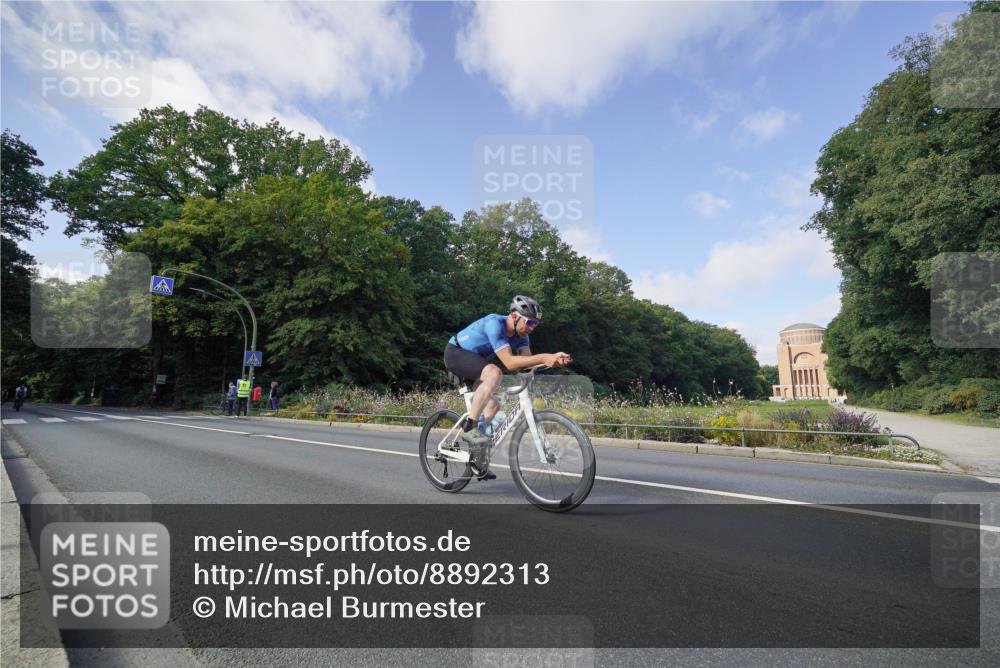 14.09.2025 - Stadtparktriathlon Michael Burmester http://msf.ph/oto/8892313 14.09.2025 11:04:02 Radfahren 753, 778, 801, 911, 914 meine-sportfotos.de